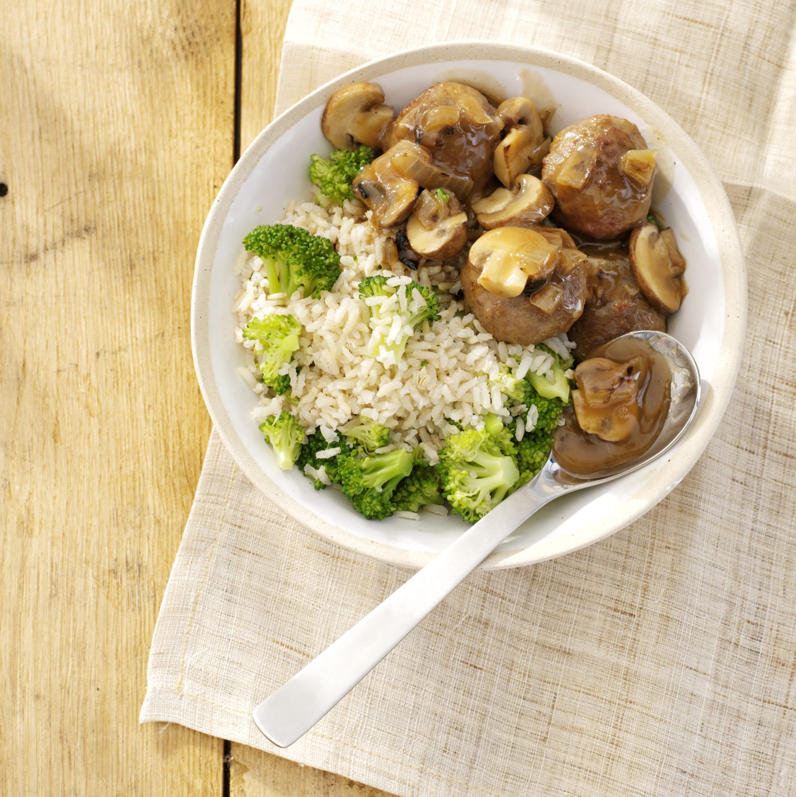 bosto, gehaktballetjes, champignonsaus, broccolirijst, recept