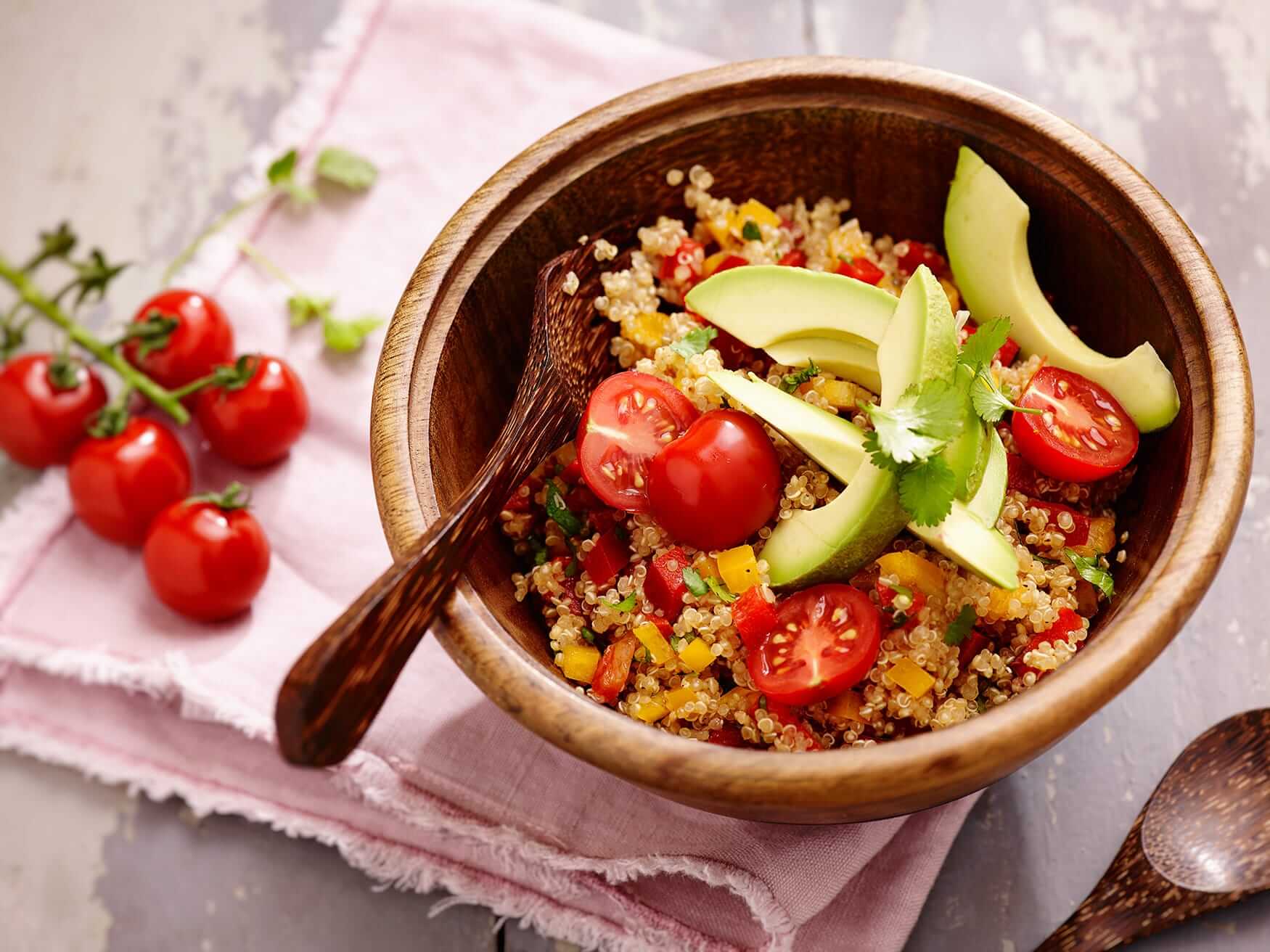 Bosto - mexicaanse quinoa salade met avocado en kerstomaatjes