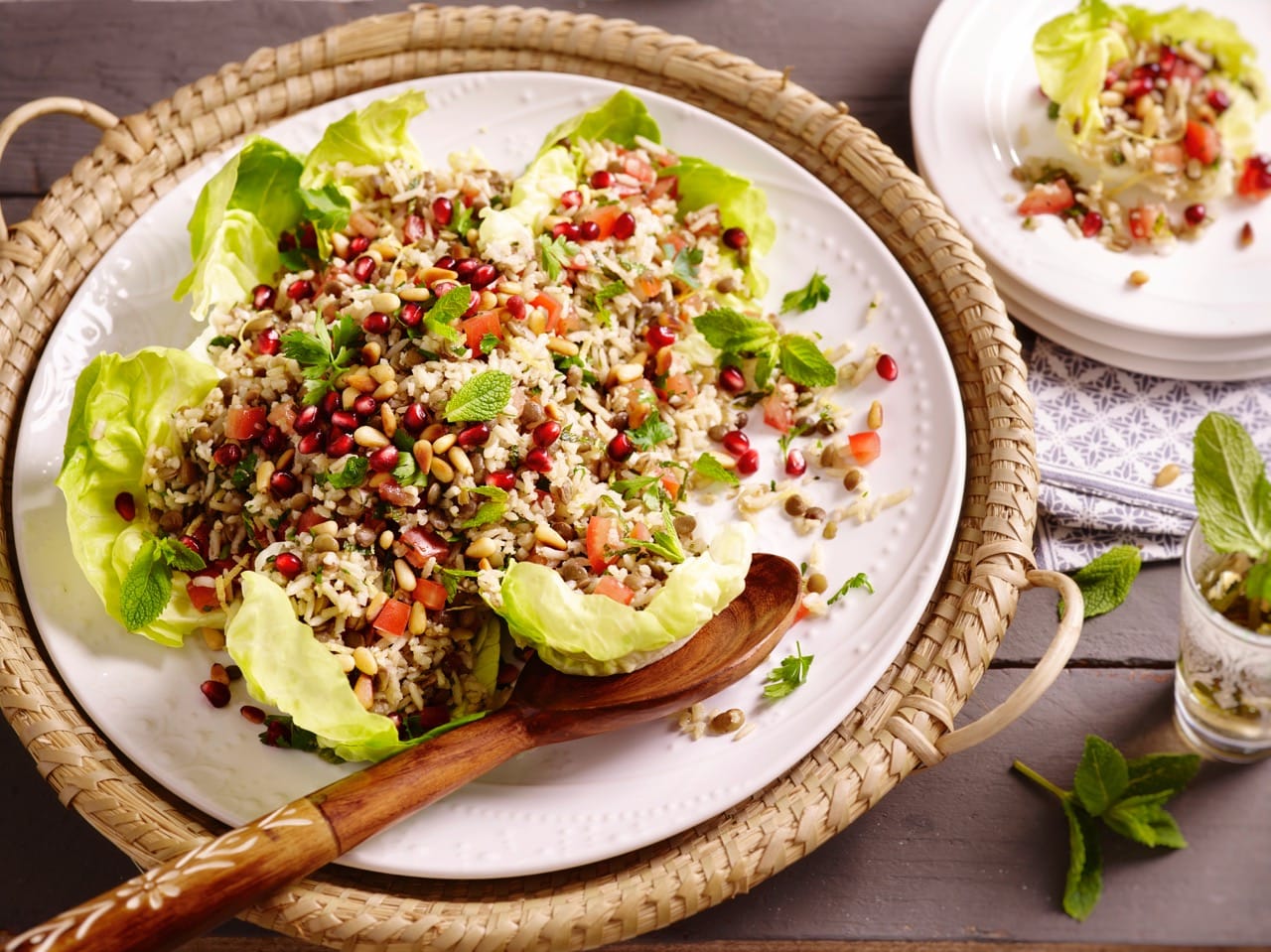 Bosto - libinese rijst, linzensalade, granaatappel, pijnboompitten, sla, kerstomaatjes
