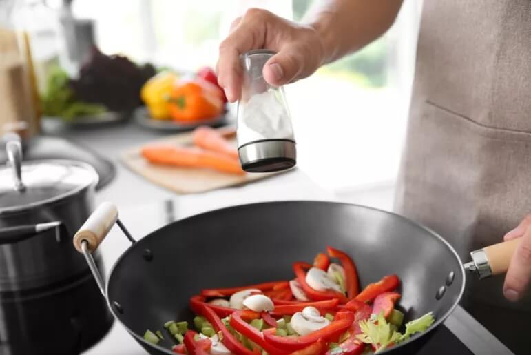 Bosto - salé, recette, repas, cuisiner, sel, astuce trop salé