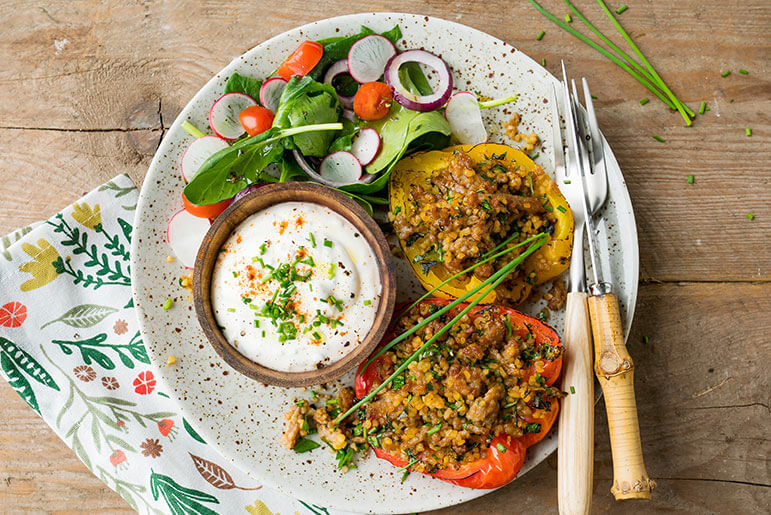 Bosto - gevulde paprika met Bulgur, yoghurtsaus, gevulde paprikas, recept
