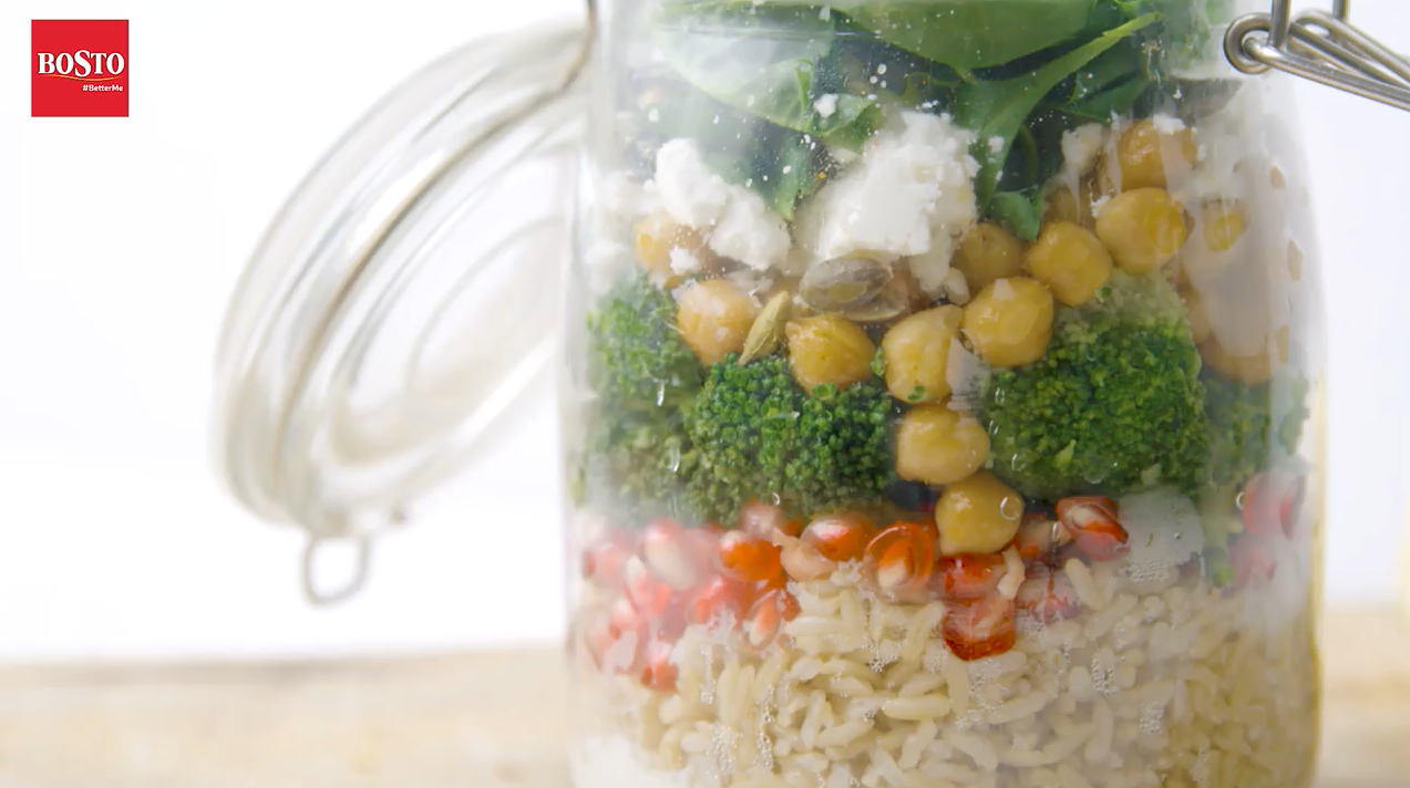 Bosto - take away salad - rijst voor in de microgolf, Brown Basmati, broccoli, kikkererwten, feta, spinazie, pompoenpitten
